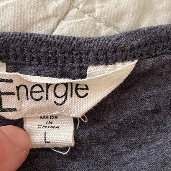 Energie gray fringed T-shirt with a red heart.  Size Large , Coastal Boho - Picture 6 of 6